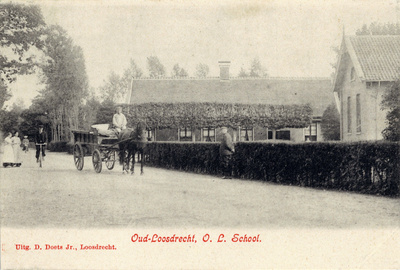 13400 Gezicht in de Oud-Loosdrechtsedijk te Oud-Loosdrecht (gemeente Loosdrecht) uit het westen; met rechts de ...